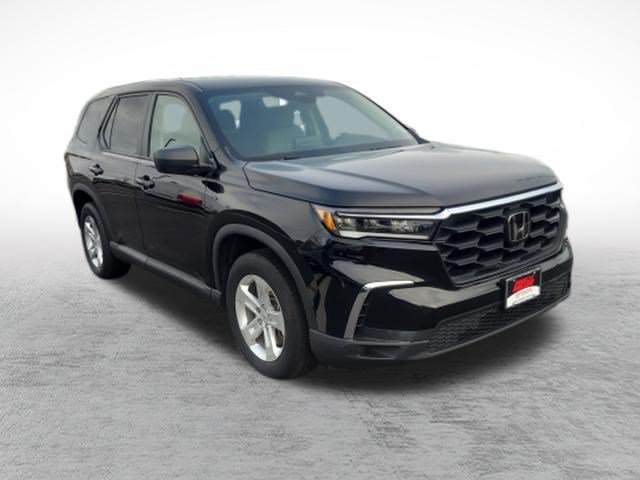 Used 2023 Honda Pilot LX image 3