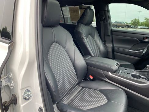 Used 2021 Toyota Highlander XSE FWD image 30