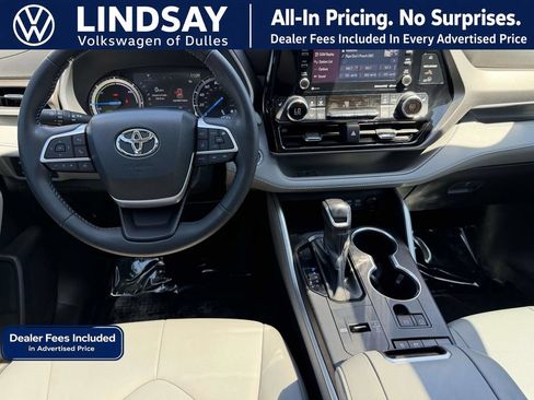 Used 2022 Toyota Highlander XLE FWD image 10