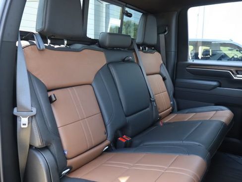 Used 2026 Chevrolet Silverado 2500 High Country w/ High Country Premium Package AWD/4WD image 38