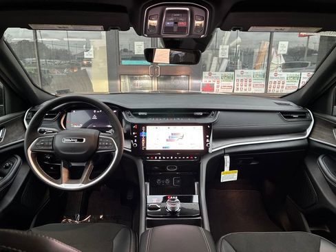 New 2026 Jeep Grand Cherokee Altitude image 13