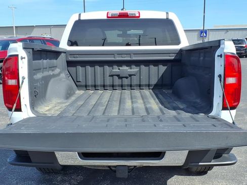 Used 2022 Chevrolet Colorado W/T w/ WT Convenience Package AWD/4WD image 12