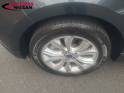 Used 2022 Ford Edge Titanium image 9