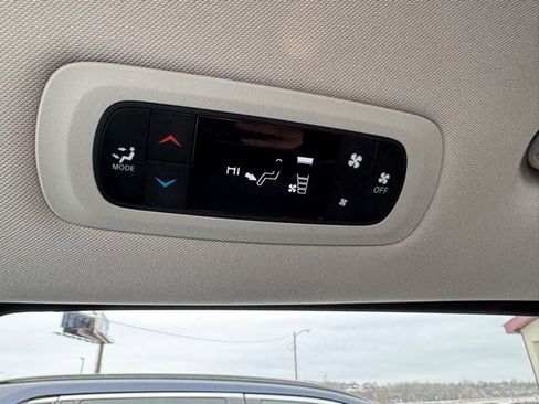 Used 2023 Chrysler Voyager LX image 8