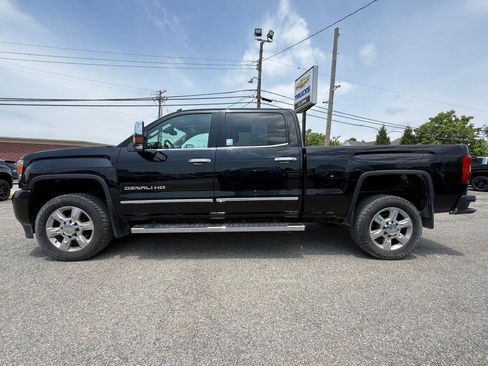 Used 2017 GMC Sierra 2500 Denali AWD/4WD image 3