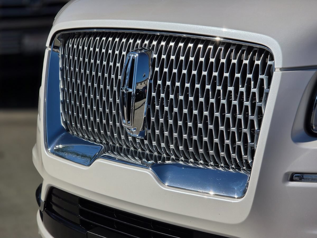 Used 2018 Lincoln Navigator L Select w/ Technology Package RWD image 7