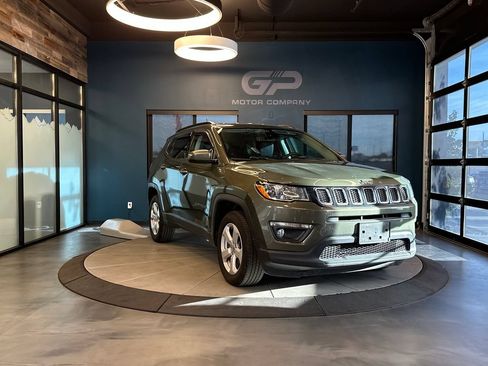 Used 2018 Jeep Compass Latitude w/ Popular Equipment Group AWD/4WD image 1