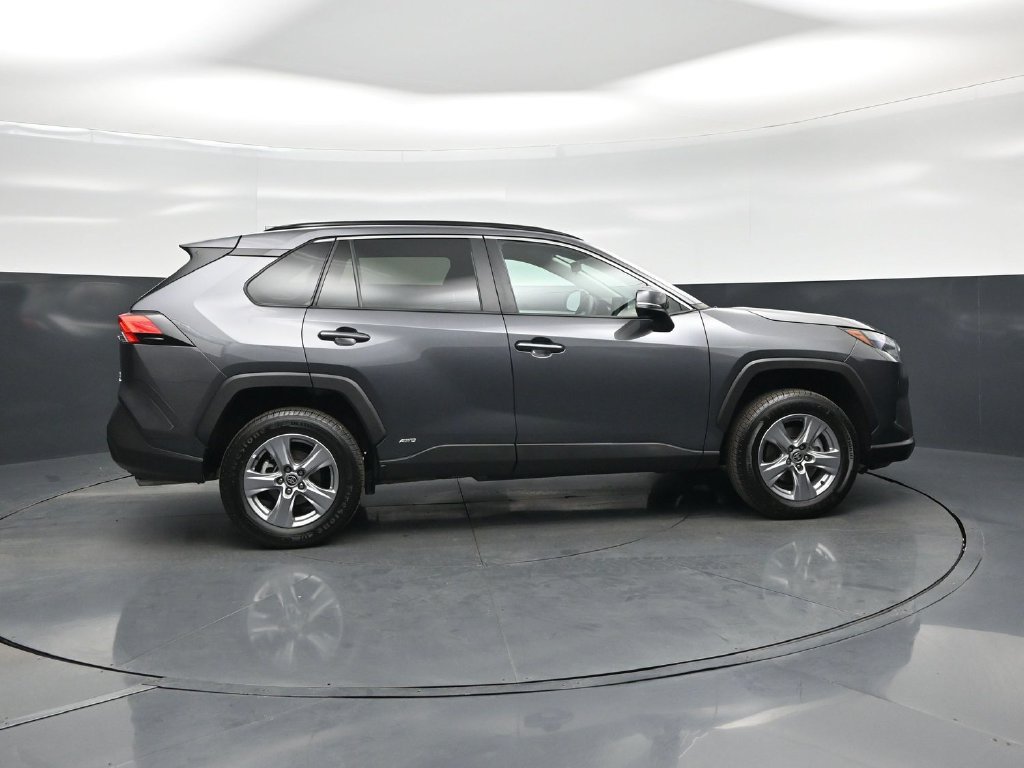 Used 2022 Toyota RAV4 XLE AWD/4WD image 25