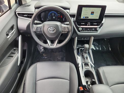 Used 2025 Toyota Corolla Cross XLE AWD/4WD image 12