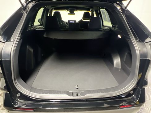 Used 2022 Toyota RAV4 SE image 33