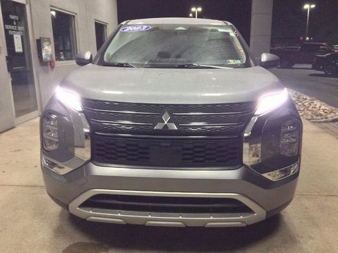 Used 2023 Mitsubishi Outlander SE image 27