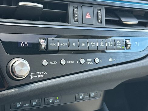 Used 2023 Lexus ES 350 w/ Premium Package FWD image 18