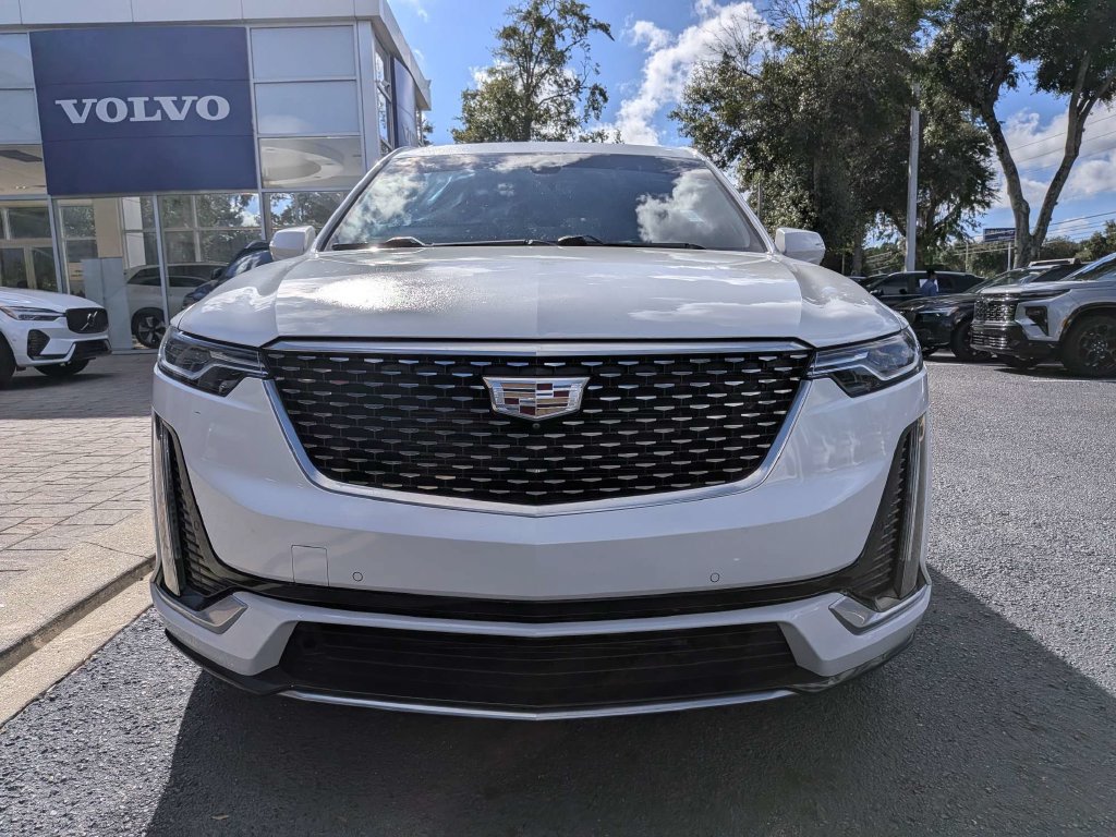 Used 2022 Cadillac XT6 Premium Luxury w/ Technology Package FWD image 9