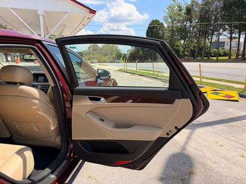 Used 2016 Hyundai Genesis 3.8 RWD image 16
