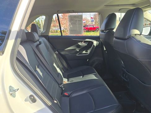 Used 2019 Toyota RAV4 XLE Premium image 15