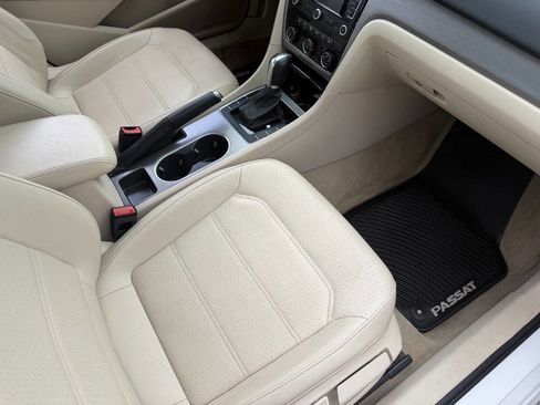 Used 2014 Volkswagen Passat TDI SE FWD image 26