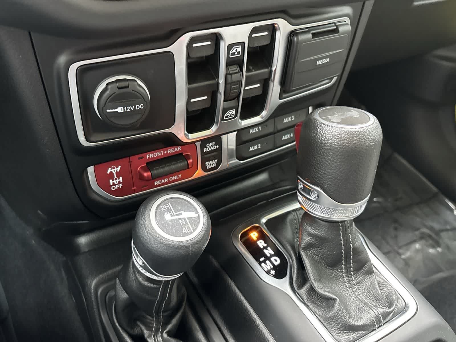 Used 2024 Jeep Wrangler Unlimited Rubicon w/ Technology Group AWD/4WD image 27
