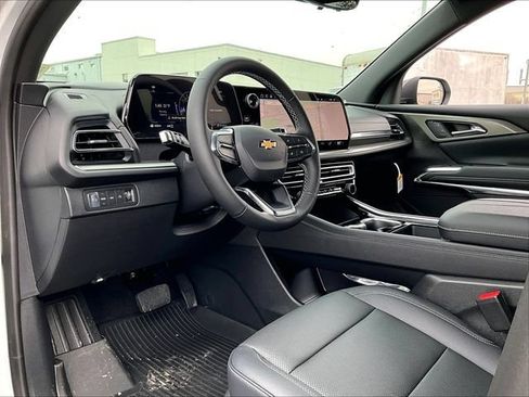 New 2026 Chevrolet Traverse LT w/ Driver Confidence Package AWD/4WD image 8