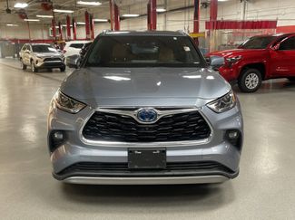 Used 2023 Toyota Highlander Platinum video 3