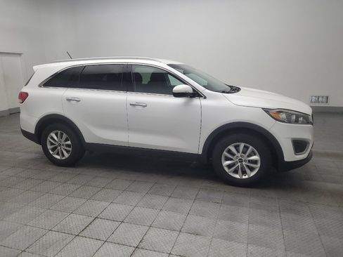 Used 2018 Kia Sorento FWD V6 image 11