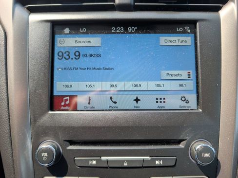 Used 2017 Ford Fusion SE w/ Fusion SE Technology Package AWD/4WD image 13