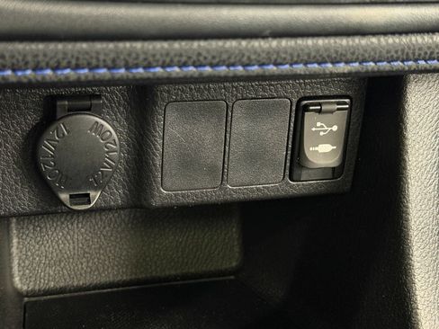 Used 2017 Toyota Corolla SE w/ SE Premium Package FWD image 29