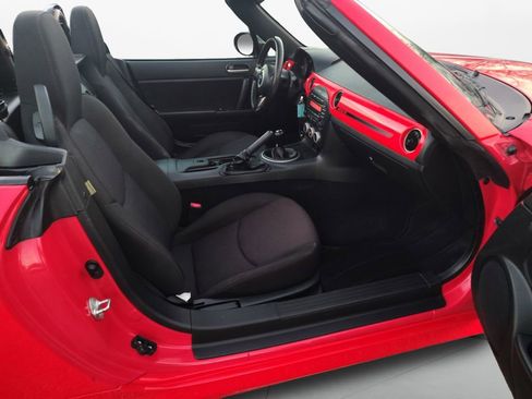 Used 2014 MAZDA MX-5 Miata Club image 21