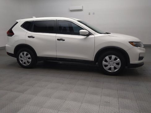 Used 2018 Nissan Rogue S image 11