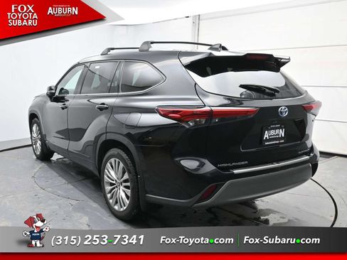 Used 2023 Toyota Highlander Platinum image 12