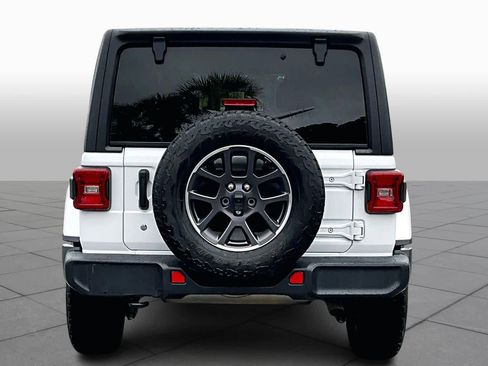 Used 2018 Jeep Wrangler Unlimited Sahara w/ Cold Weather Group image 5