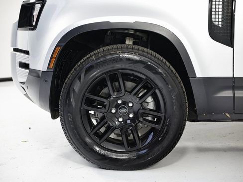 Used 2023 Land Rover Defender 90 S image 4