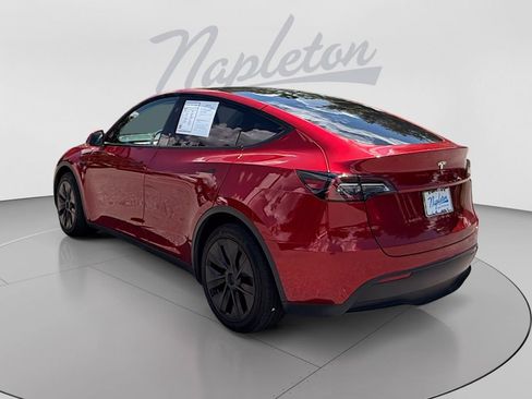 Used 2024 Tesla Model Y Long Range RWD image 3