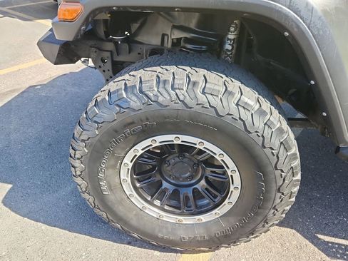 Used 2022 Jeep Wrangler Unlimited Sport AWD/4WD image 17