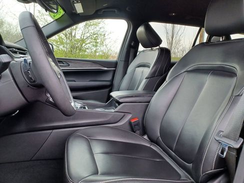 Used 2024 Jeep Grand Cherokee L Limited AWD/4WD image 11