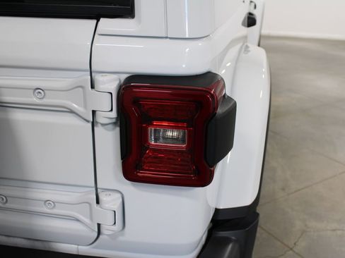 Used 2024 Jeep Wrangler Sahara image 14