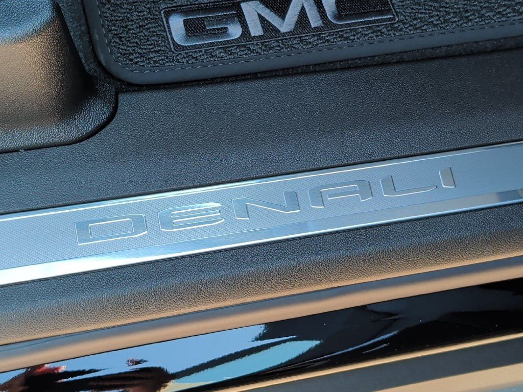 New 2026 GMC Yukon Denali w/ Denali Reserve Package AWD/4WD image 47
