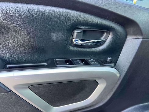 Used 2024 Nissan Titan SV w/ SV Convenience Package image 17