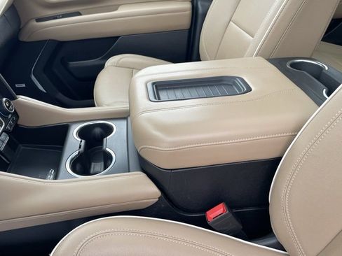 Used 2024 Chevrolet Tahoe Premier w/ Premium Package image 38