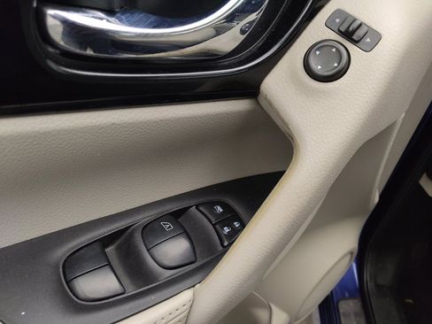 Used 2018 Nissan Rogue Sport SV image 27