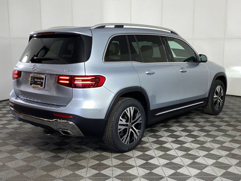 Used 2026 Mercedes-Benz GLB 250 4MATIC image 9