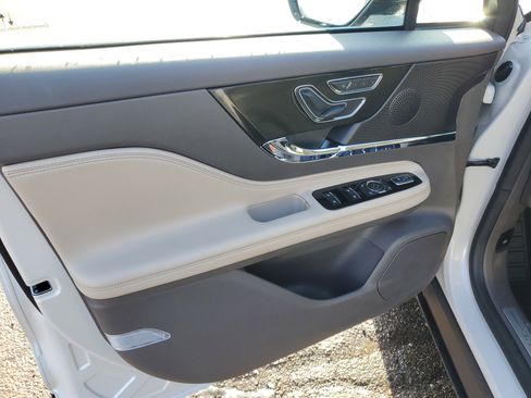 Certified 2023 Lincoln Corsair AWD w/ Equipment Group 101A image 10