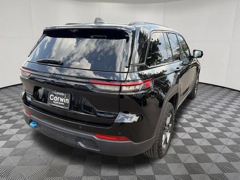 Used 2024 Jeep Grand Cherokee Trailhawk w/ Luxury Tech Group III AWD/4WD image 10
