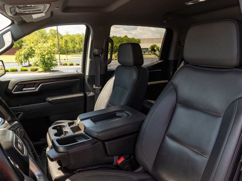 Used 2025 GMC Sierra 1500 SLT AWD/4WD image 13