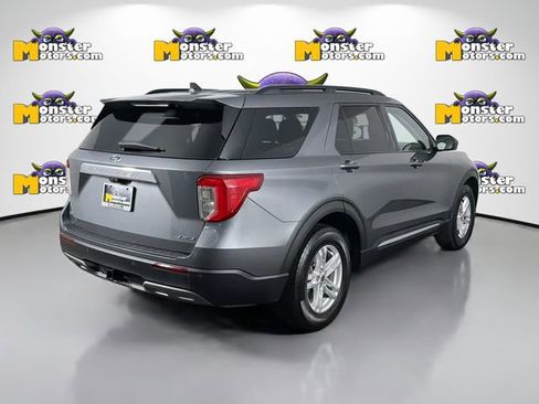 Used 2022 Ford Explorer XLT w/ Equipment Group 202A image 5