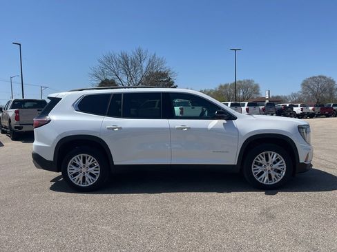 Used 2025 GMC Acadia Elevation w/ Elevation Premium Package FWD image 2