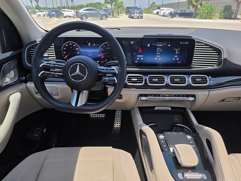 Used 2024 Mercedes-Benz GLS 580 4MATIC image 15