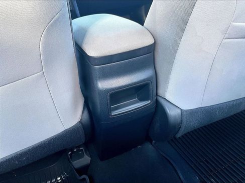 Used 2018 Toyota Corolla LE image 29