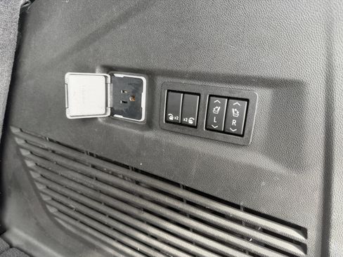 Used 2021 GMC Yukon AT4 w/ Technology Package image 11