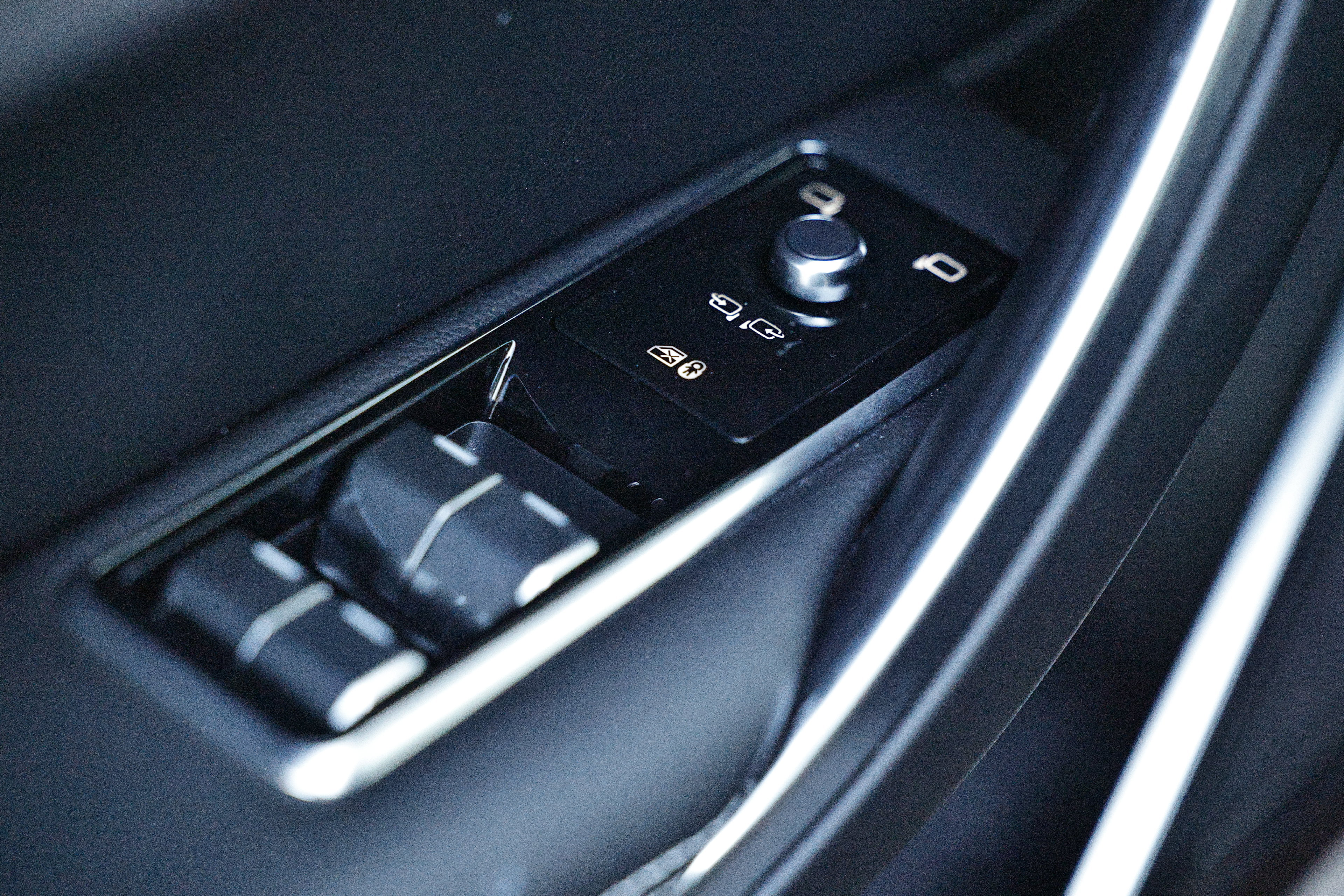 New 2024 Jaguar XF R-Dynamic SE AWD/4WD image 24