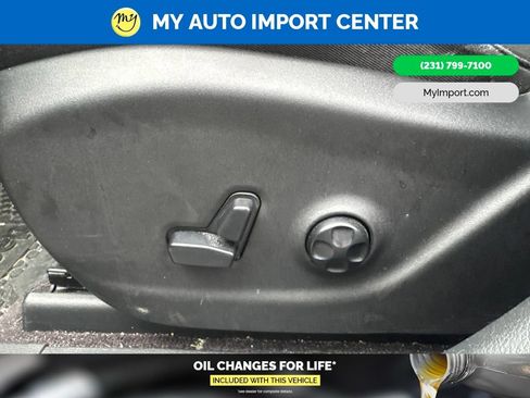 Used 2019 Jeep Cherokee Latitude Plus w/ Cold Weather Group AWD/4WD image 9